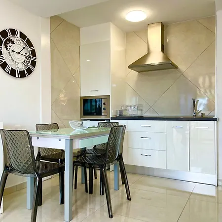 Miss Flora Playa Honda *