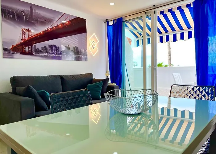 Miss Flora Playa Honda Apartman *