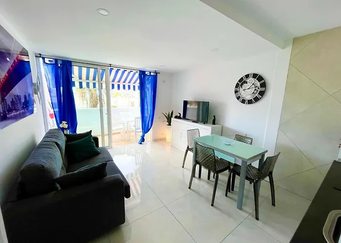 Miss Flora Playa Honda Apartman